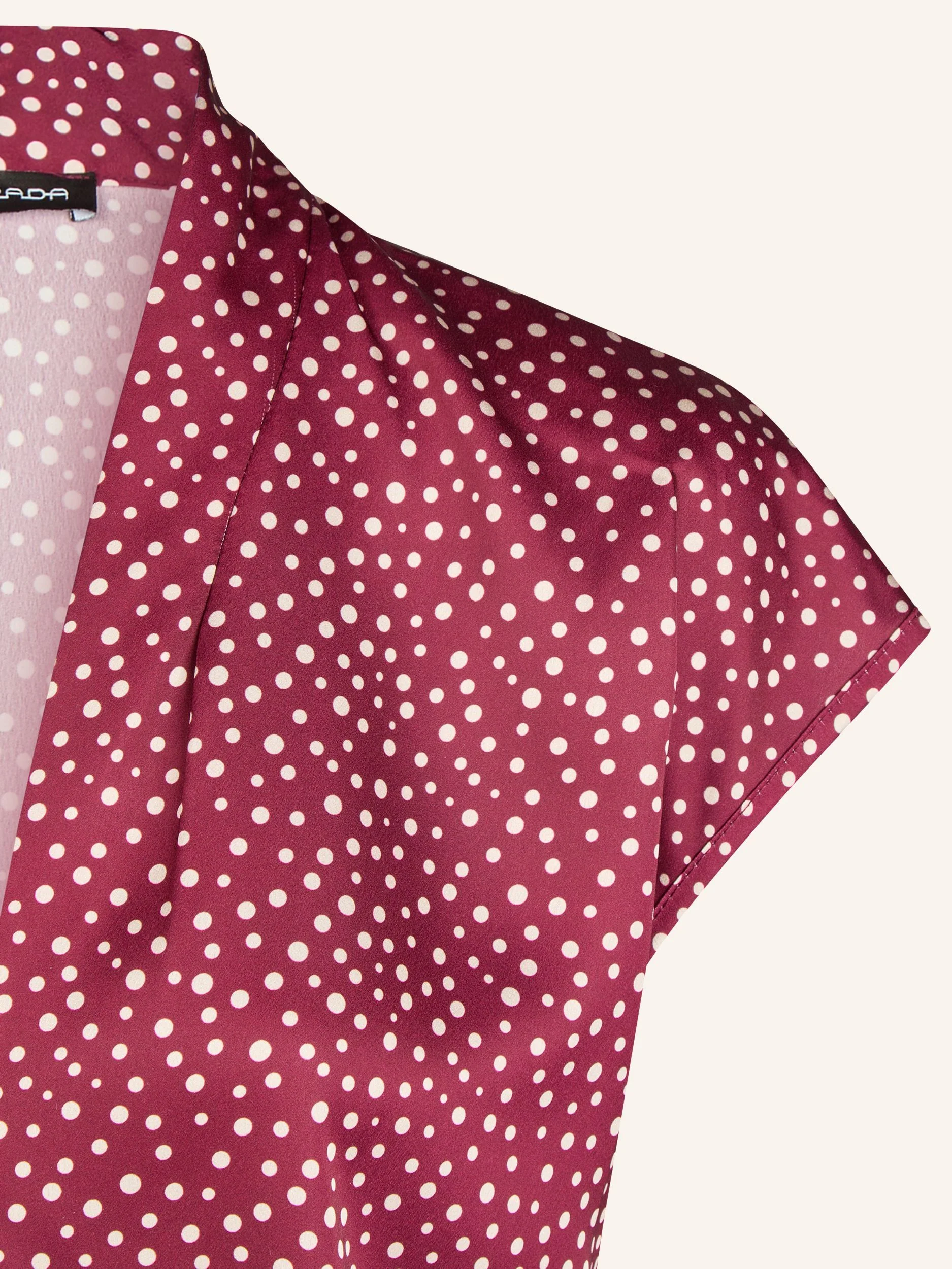 Ärmellose Satinbluse mit Tupfenprint - Image 12