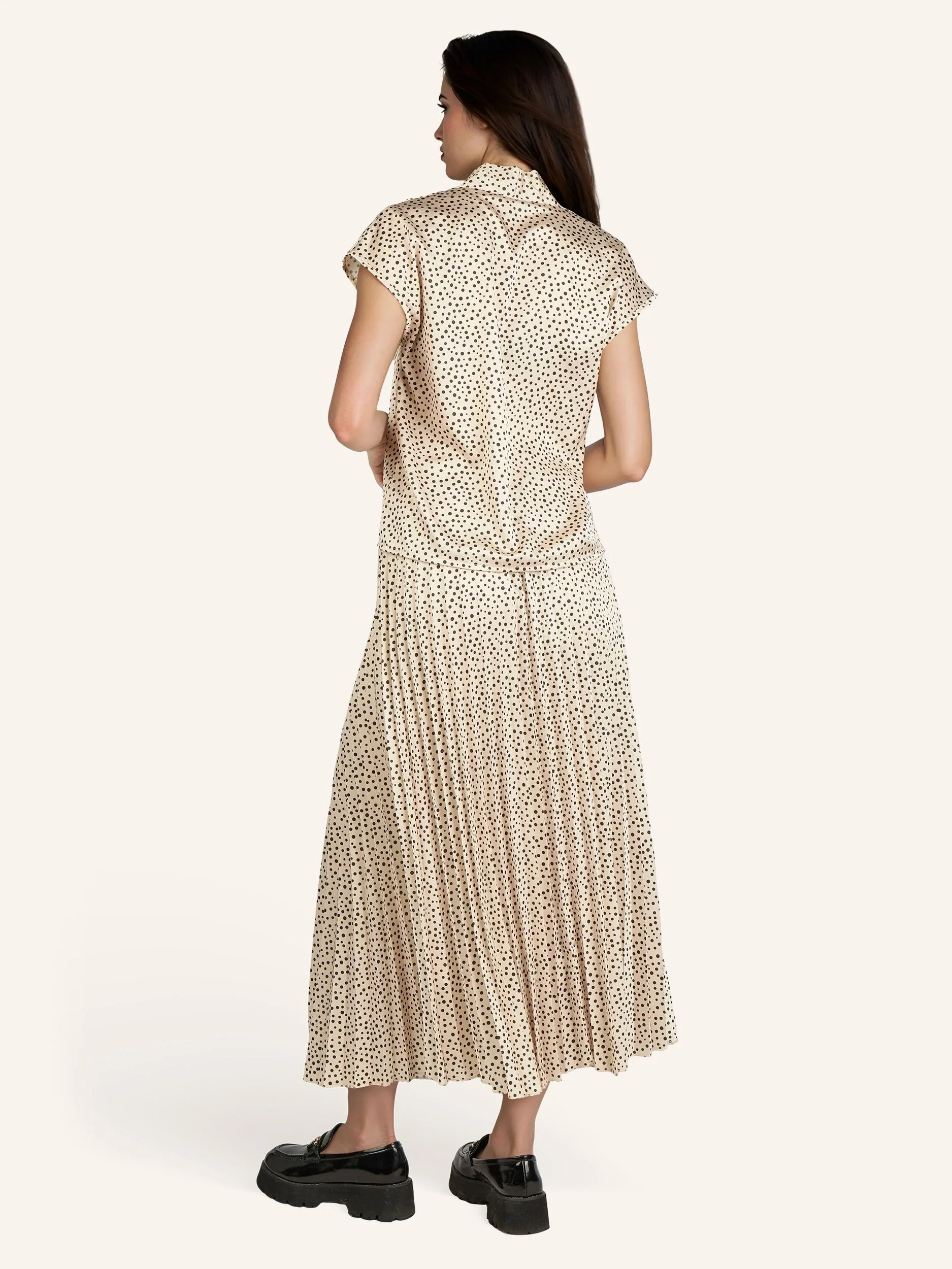 Ärmellose Satinbluse mit Tupfenprint - Image 3