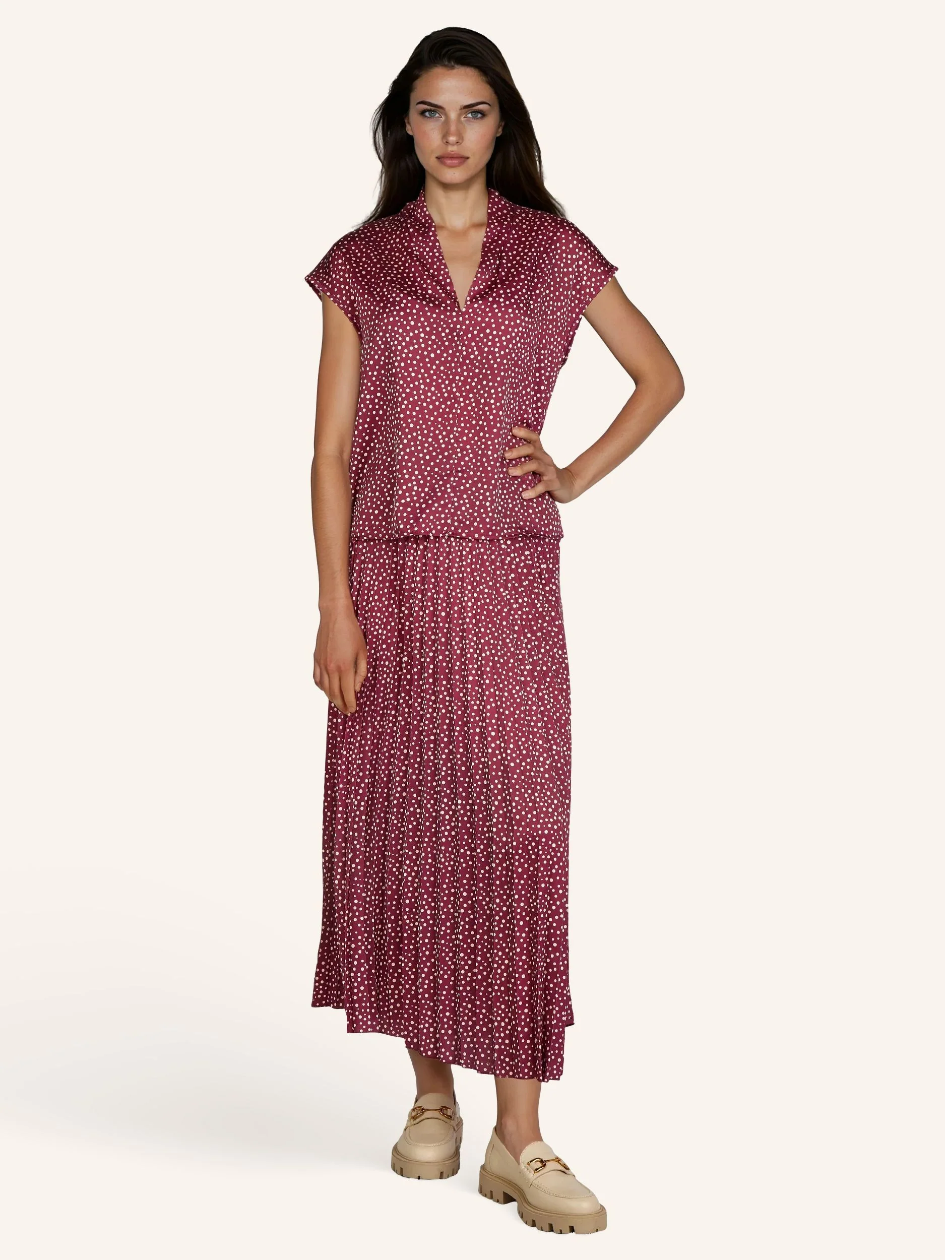 Ärmellose Satinbluse mit Tupfenprint - Image 7