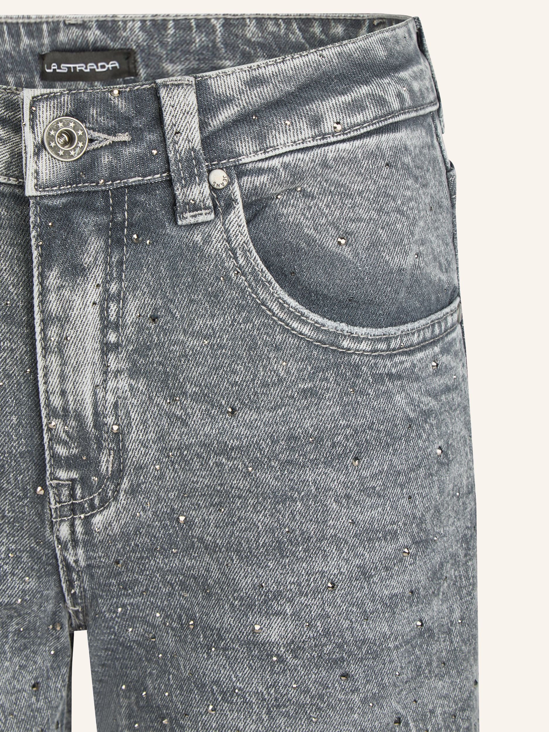 Jeanshose mit weitem Bein - Image 6