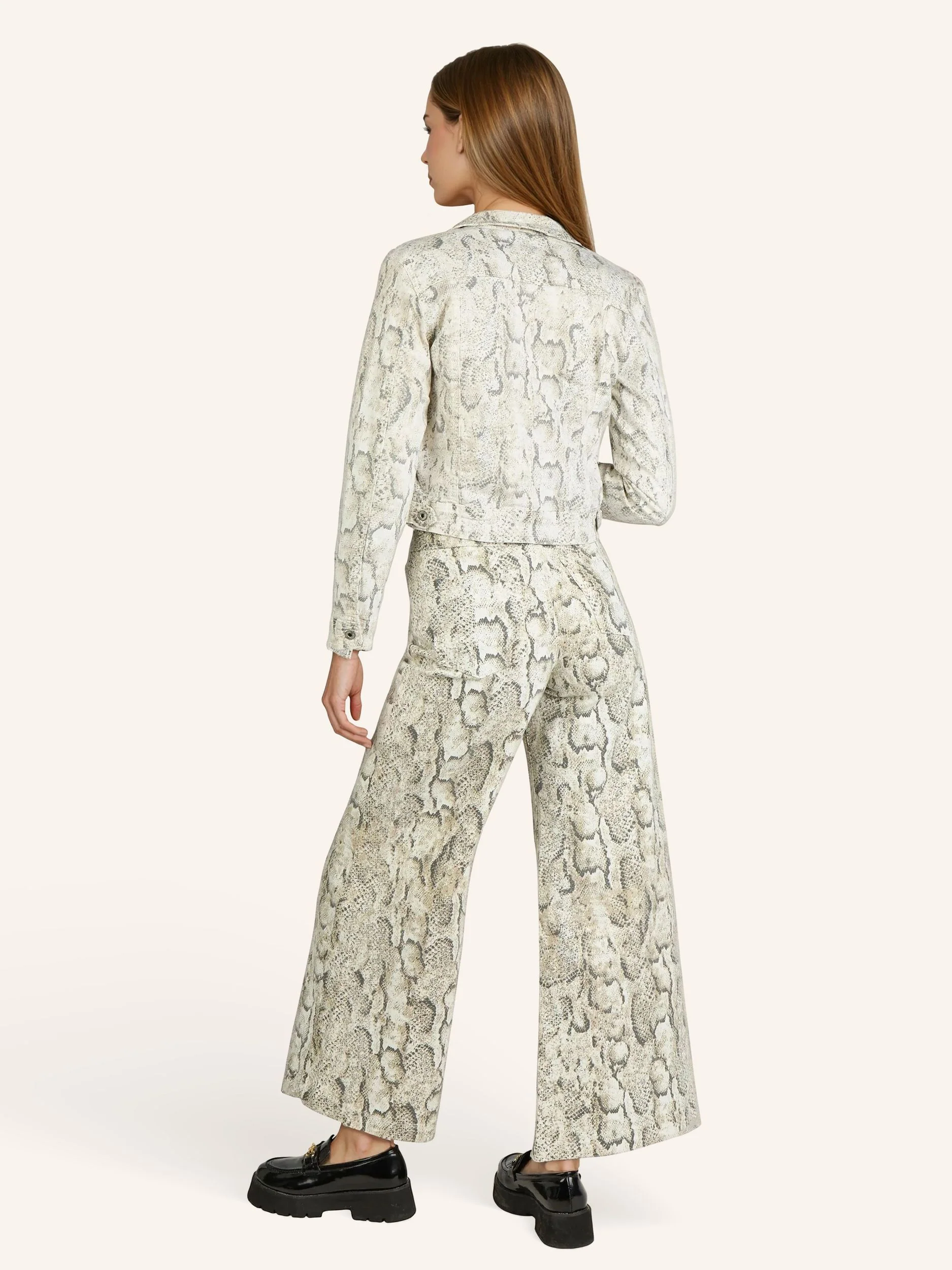 Kurze Jacke im Schlangenprint - Image 3