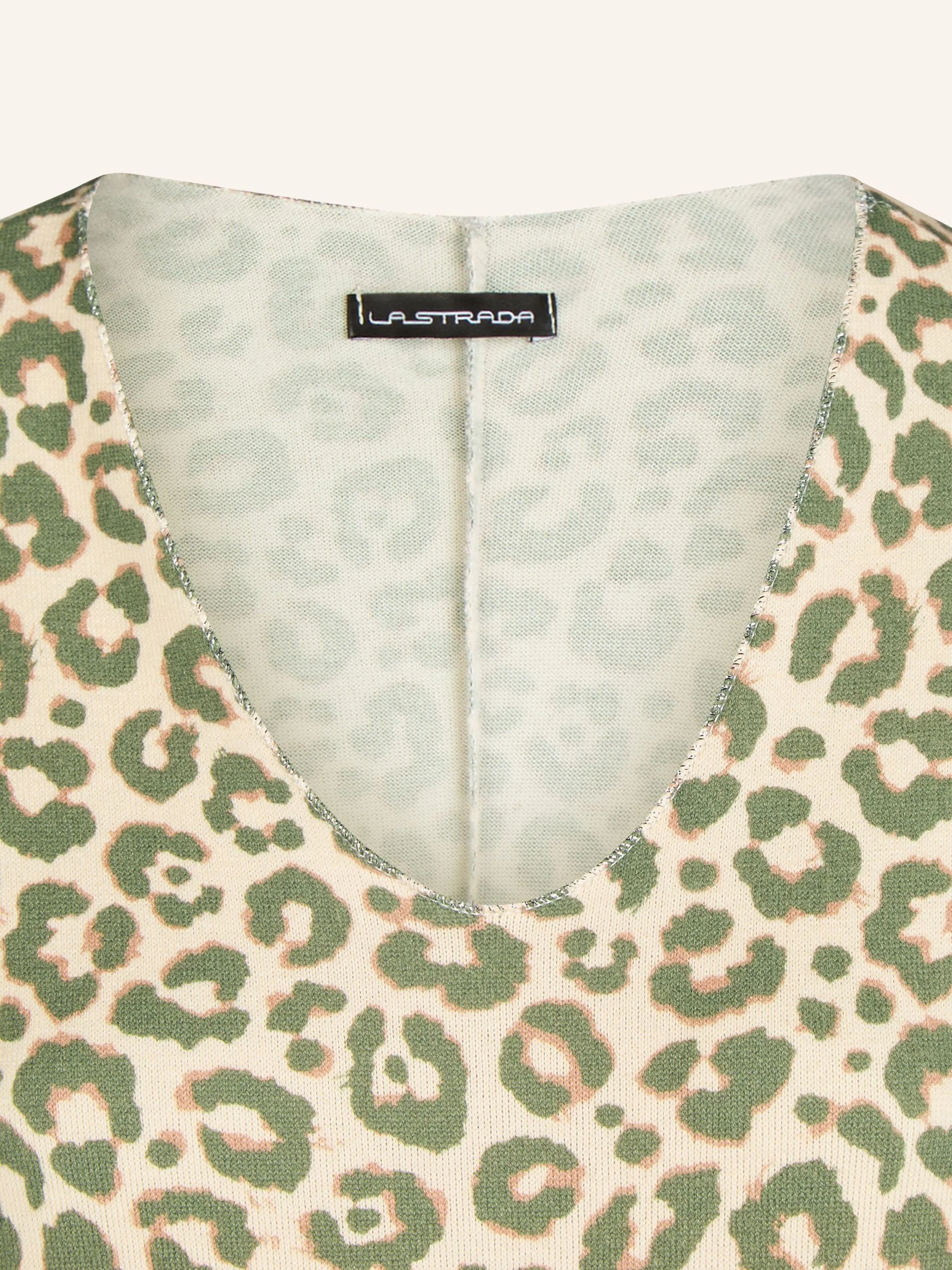 Oversize-Bluse mit modischen Schmuckdetails - Image 12