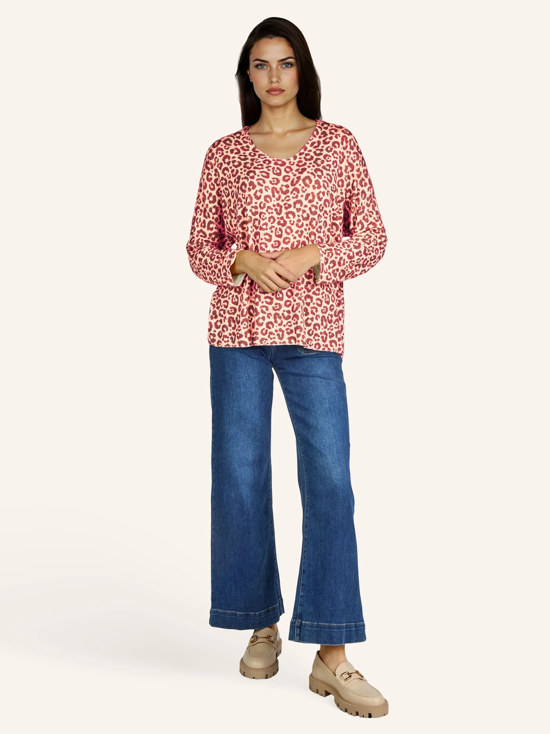 Oversize-Bluse mit modischen Schmuckdetails - Image 13