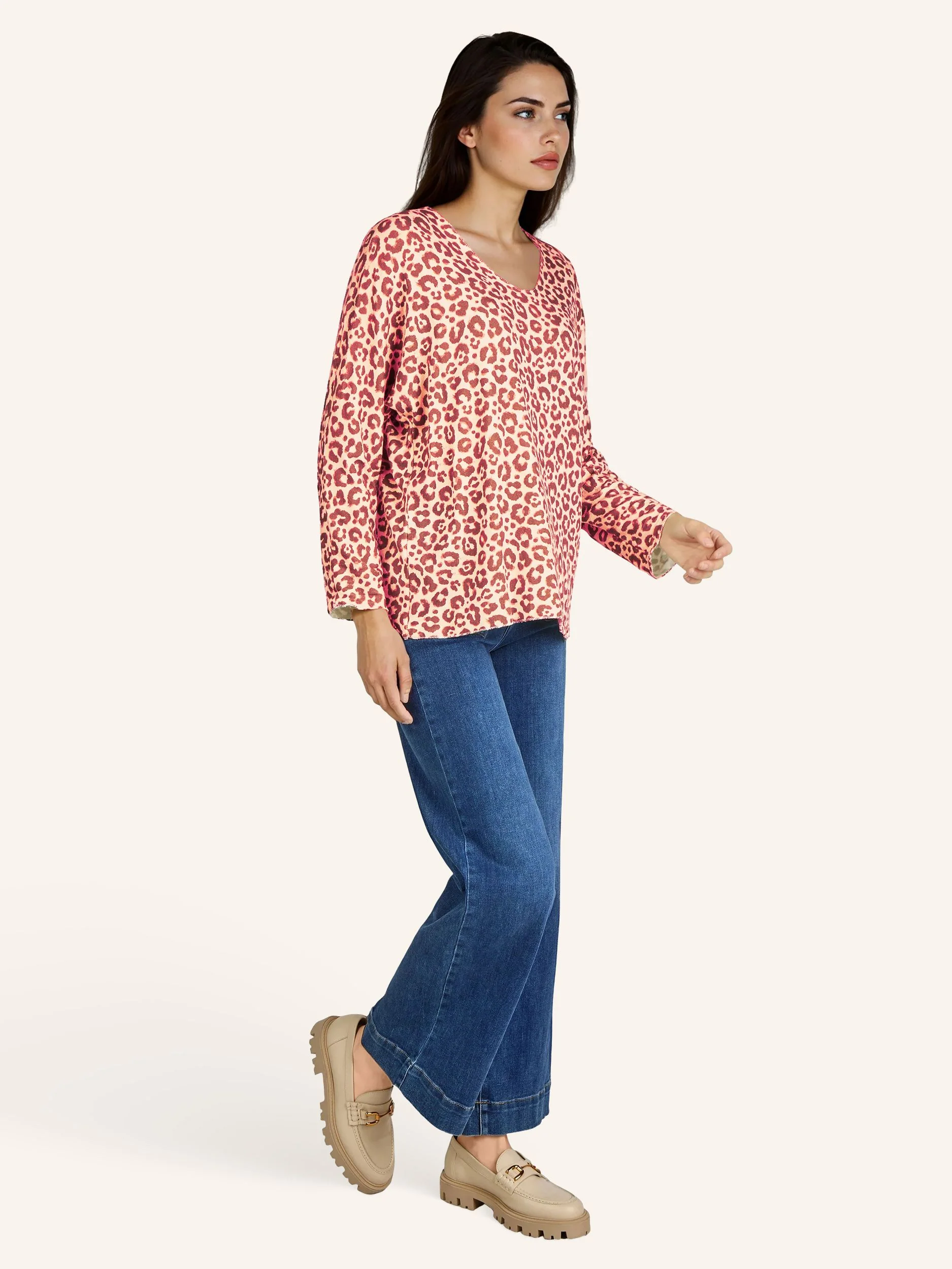 Oversize-Bluse mit modischen Schmuckdetails - Image 14