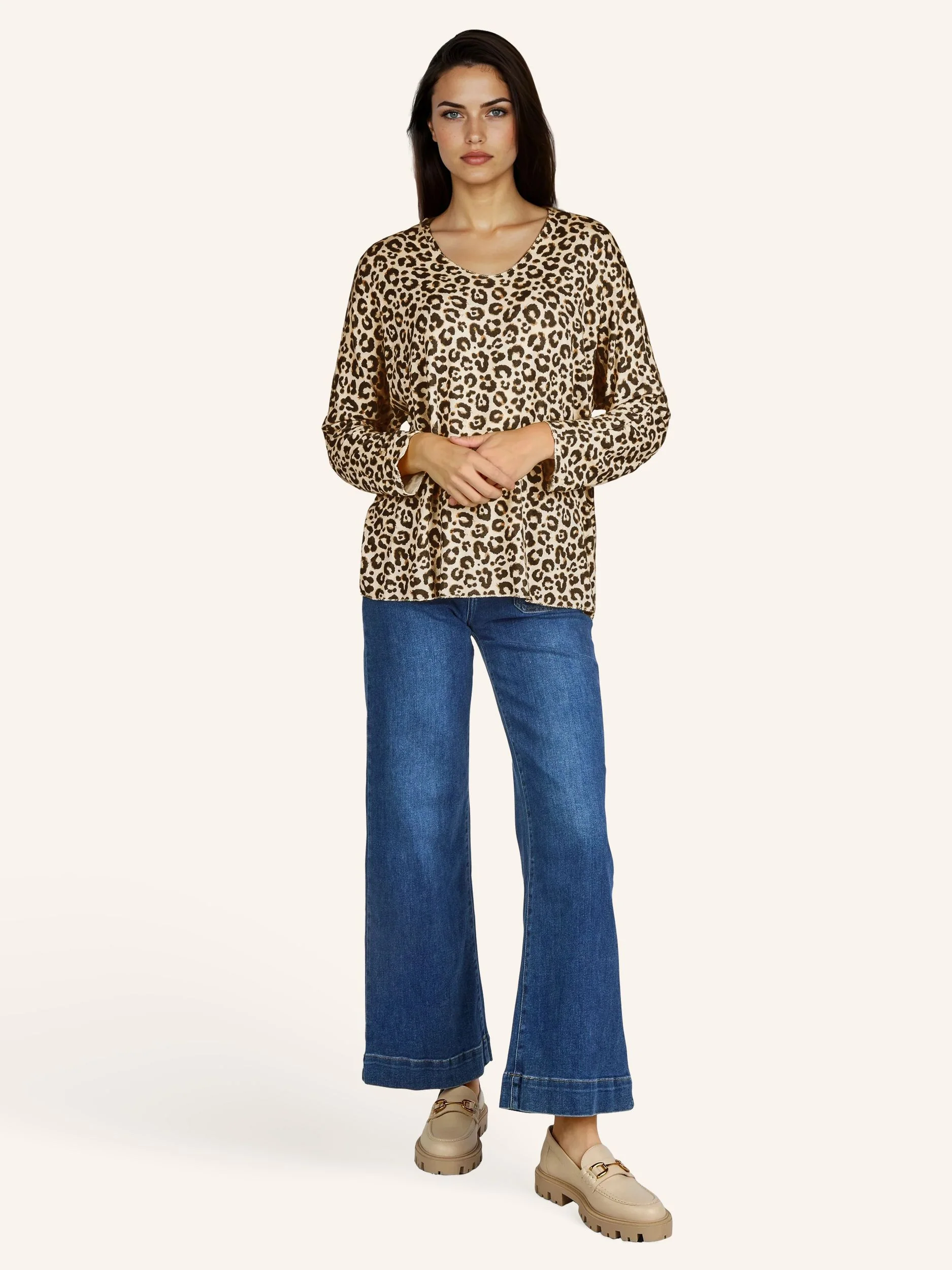 Oversize-Bluse mit modischen Schmuckdetails - Image 19