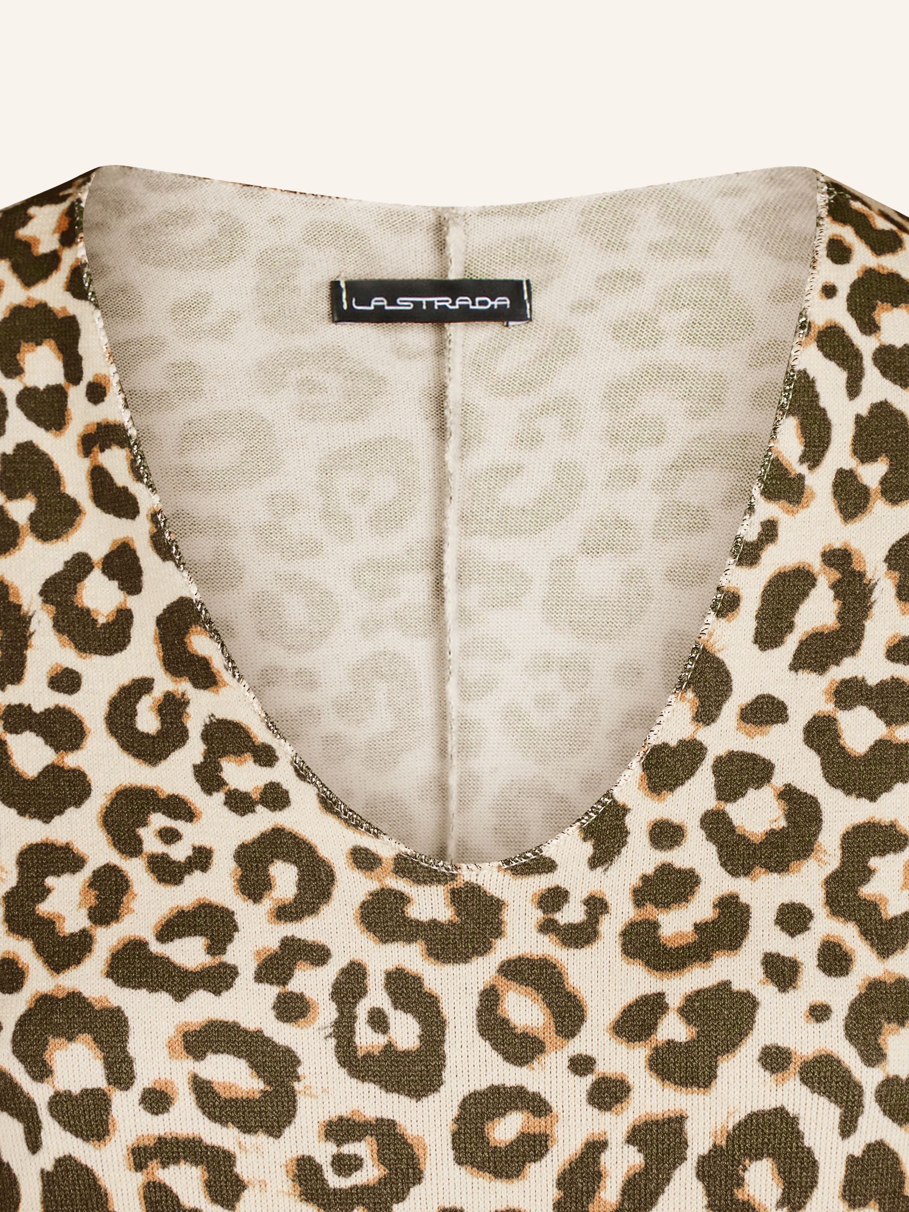 Oversize-Bluse mit modischen Schmuckdetails - Image 24