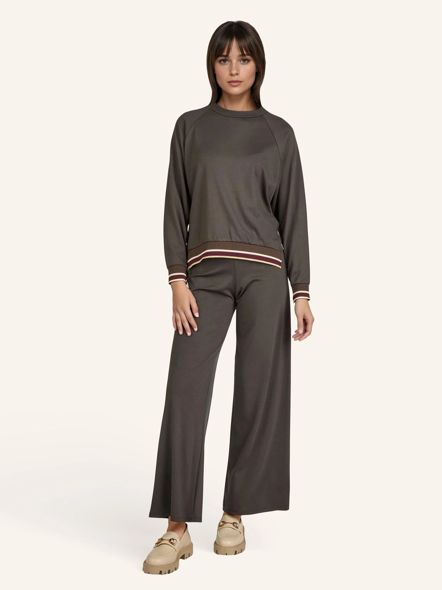 Sweatshirt mit Goldstreifen - Image 13