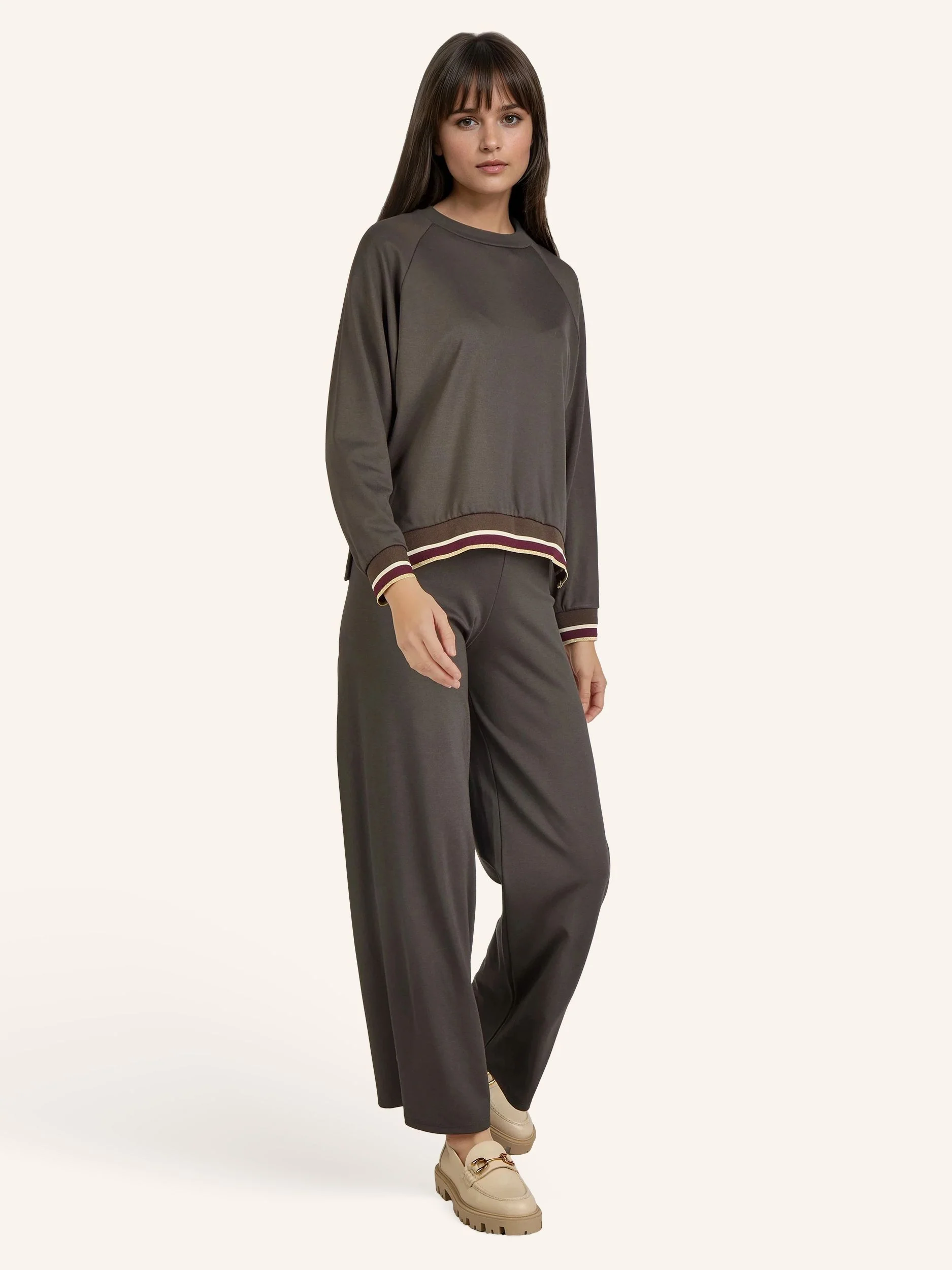 Sweatshirt mit Goldstreifen - Image 14