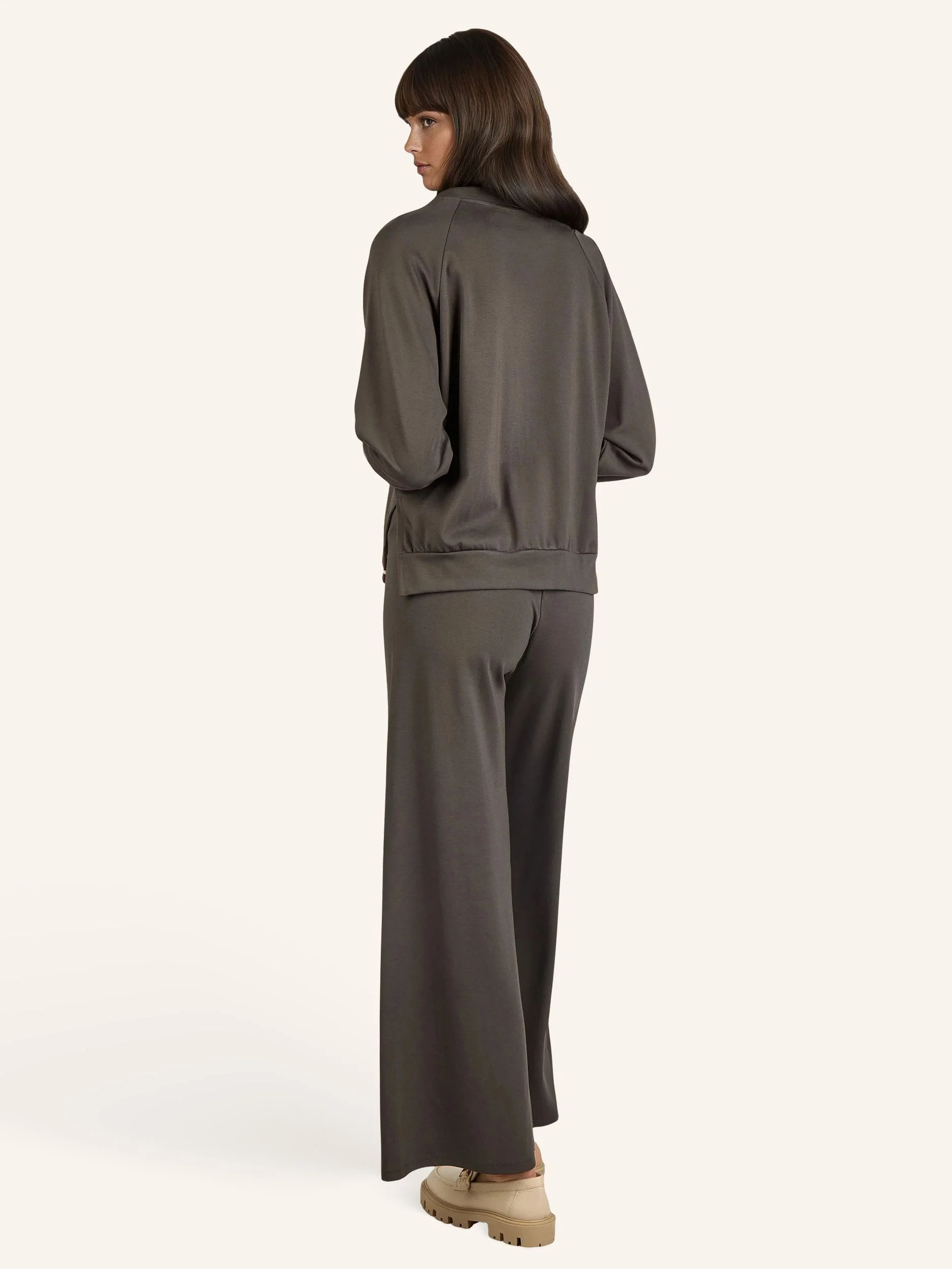 Sweatshirt mit Goldstreifen - Image 15