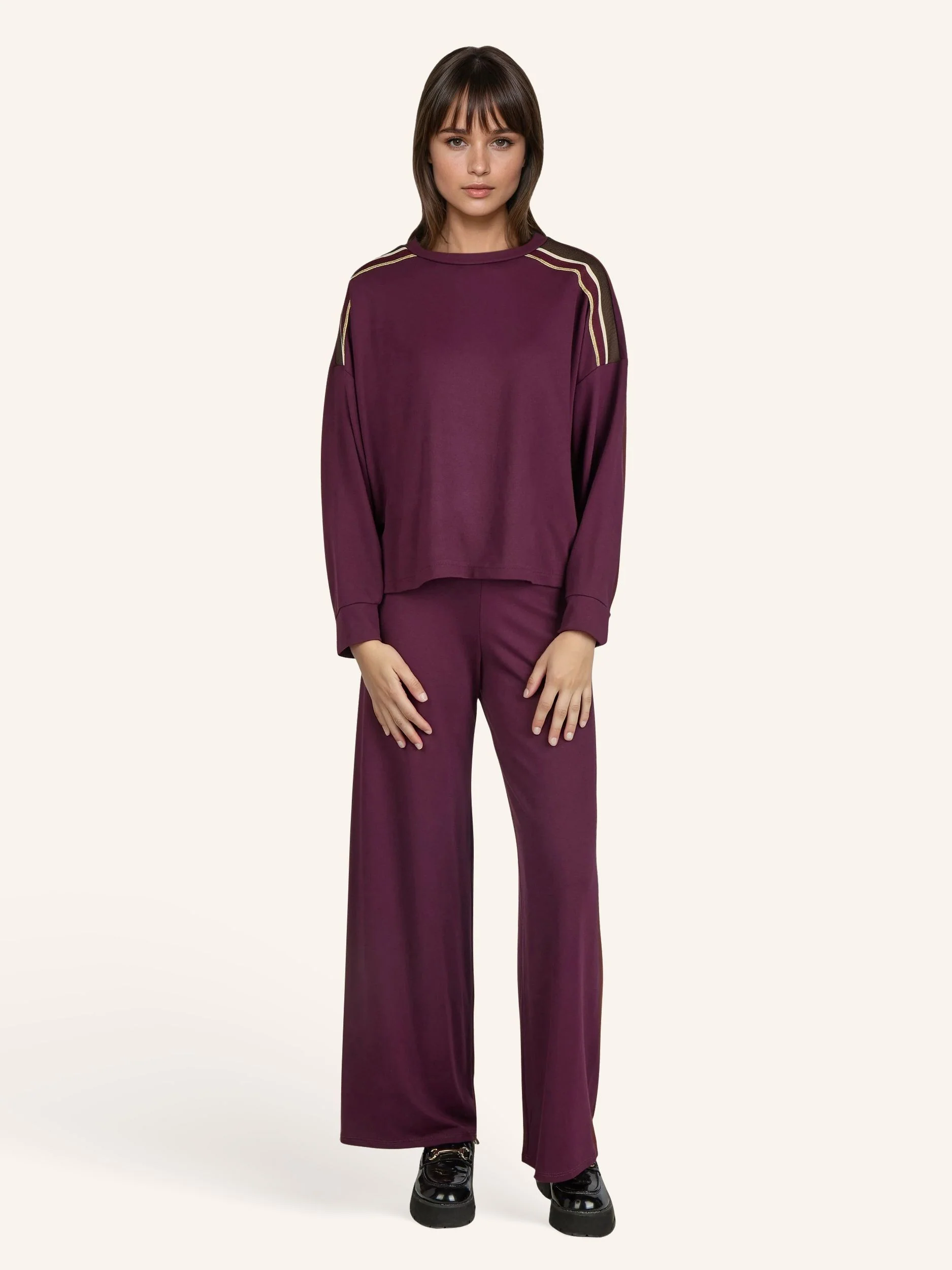 Sweatshirt mit Goldstreifen - Image 7