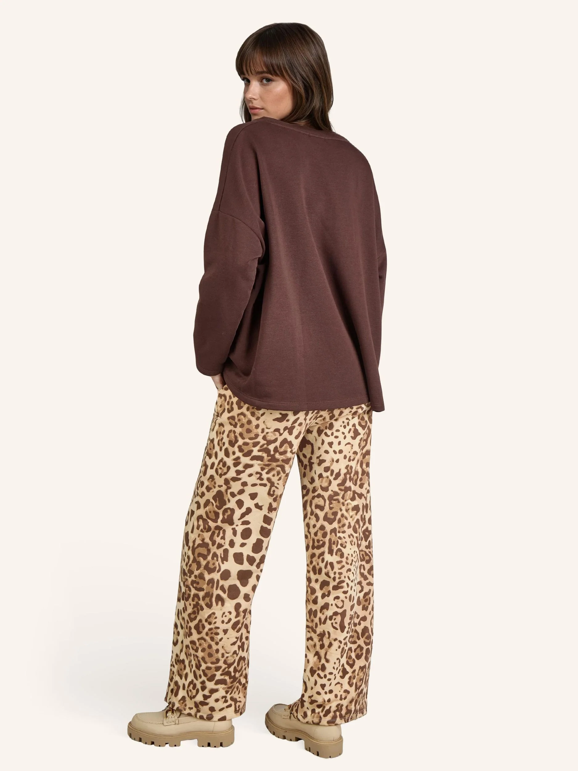 Weit geschnittene Hose mit Animal-Print - Image 9